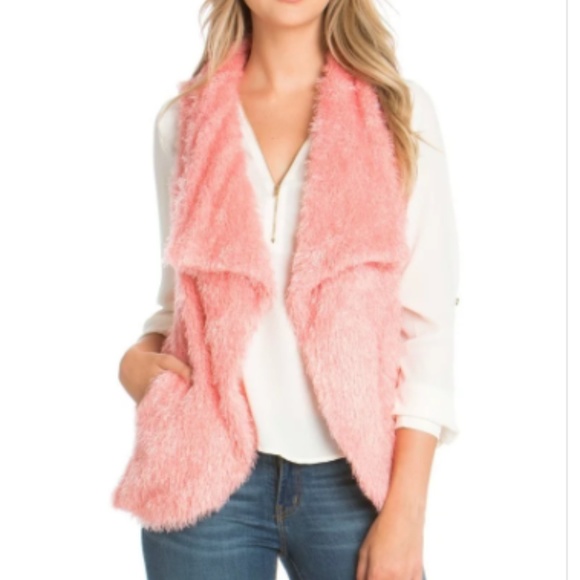 Pink fur vest with pockets - Picture 2 of 4